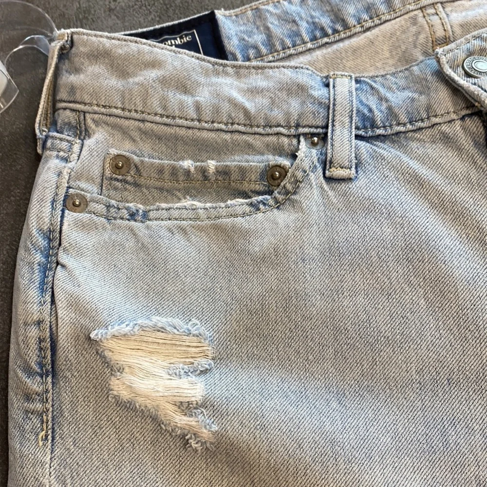 Abercrombie & Fitch Light Wash Distressed Langdon Slim Jeans Size 29 x 30